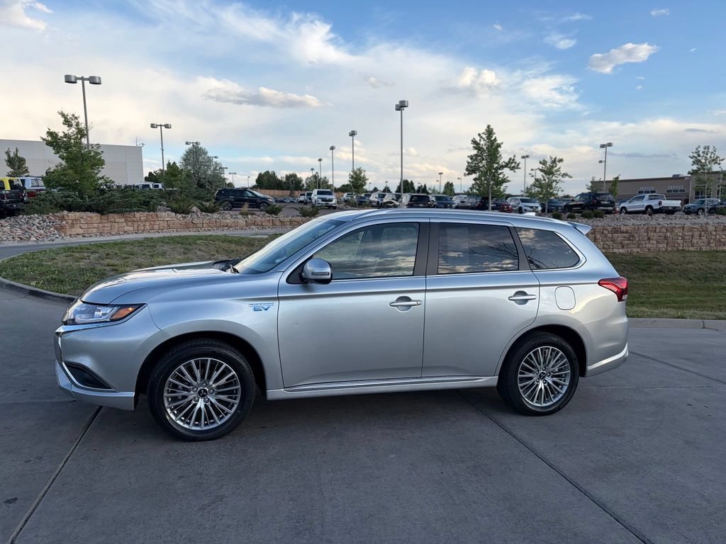 Used 2021 Mitsubishi Outlander 4WD Plug-In Hybrid image 5