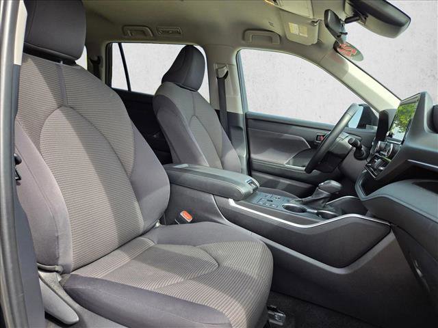 Used 2024 Toyota Highlander LE AWD/4WD image 20