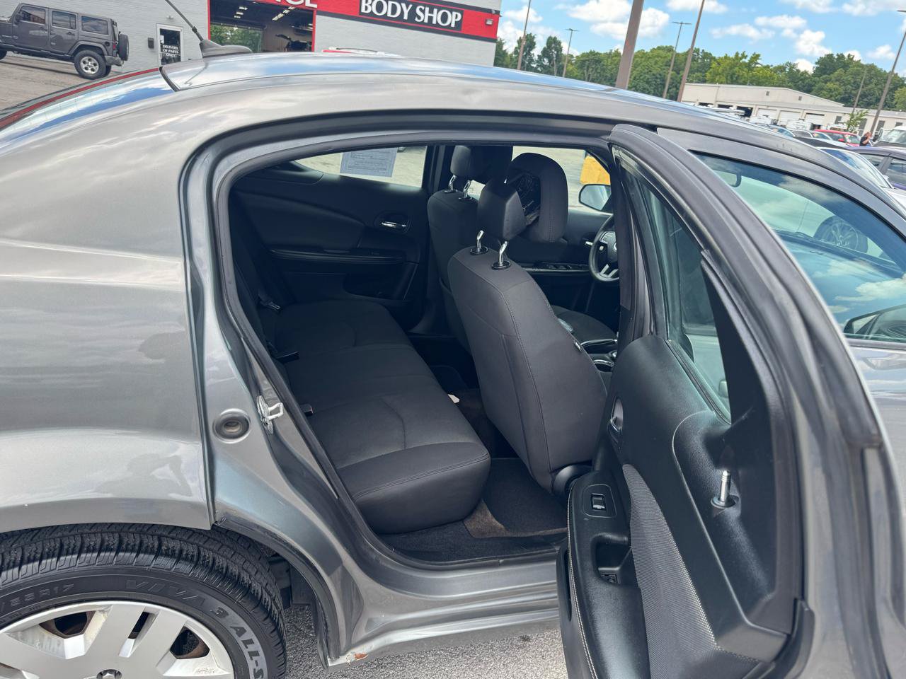Used 2012 Dodge Avenger SE FWD image 10