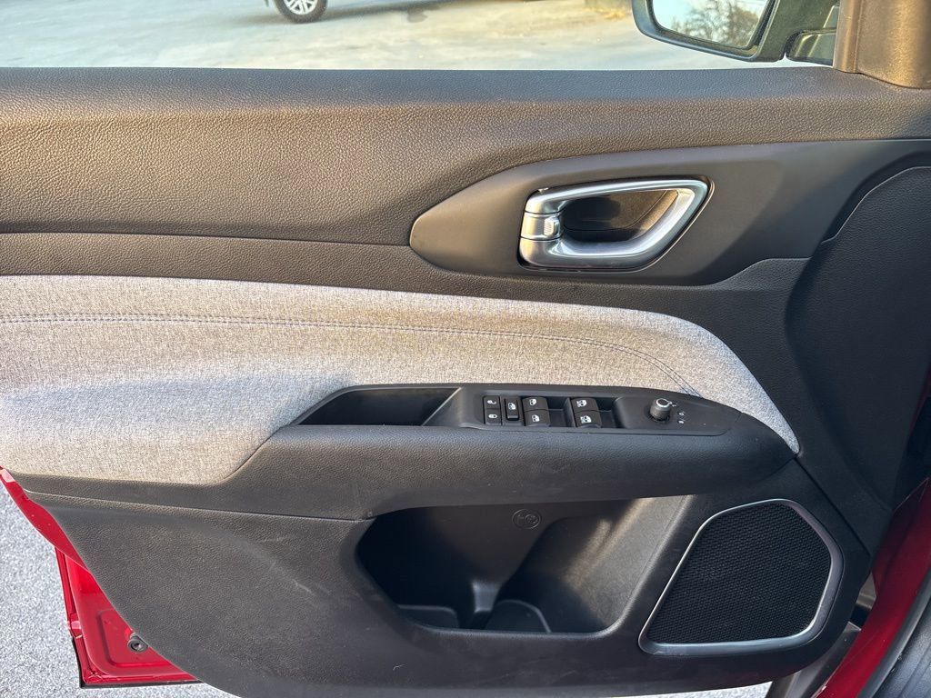 Used 2025 Jeep Compass Latitude image 20