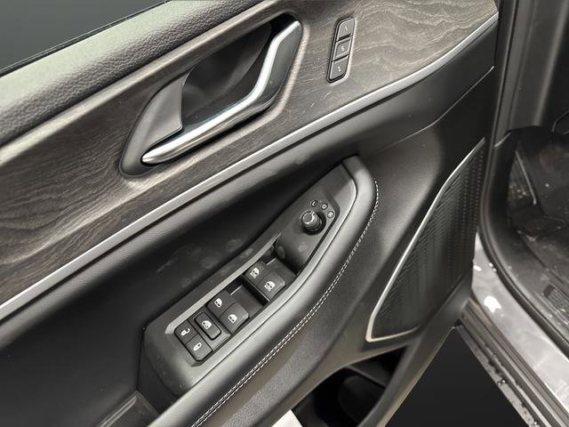 New 2025 Jeep Grand Cherokee Limited w/ Black Appearance Package image 29