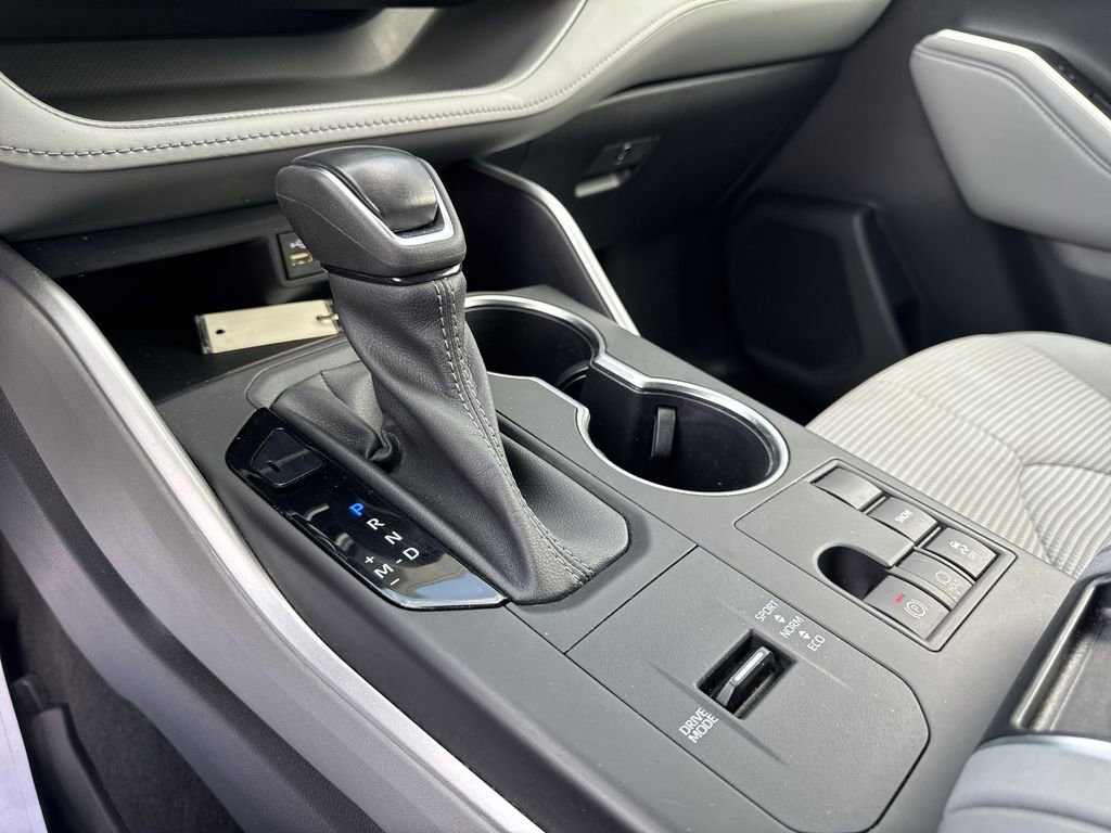 Used 2023 Toyota Highlander LE image 20