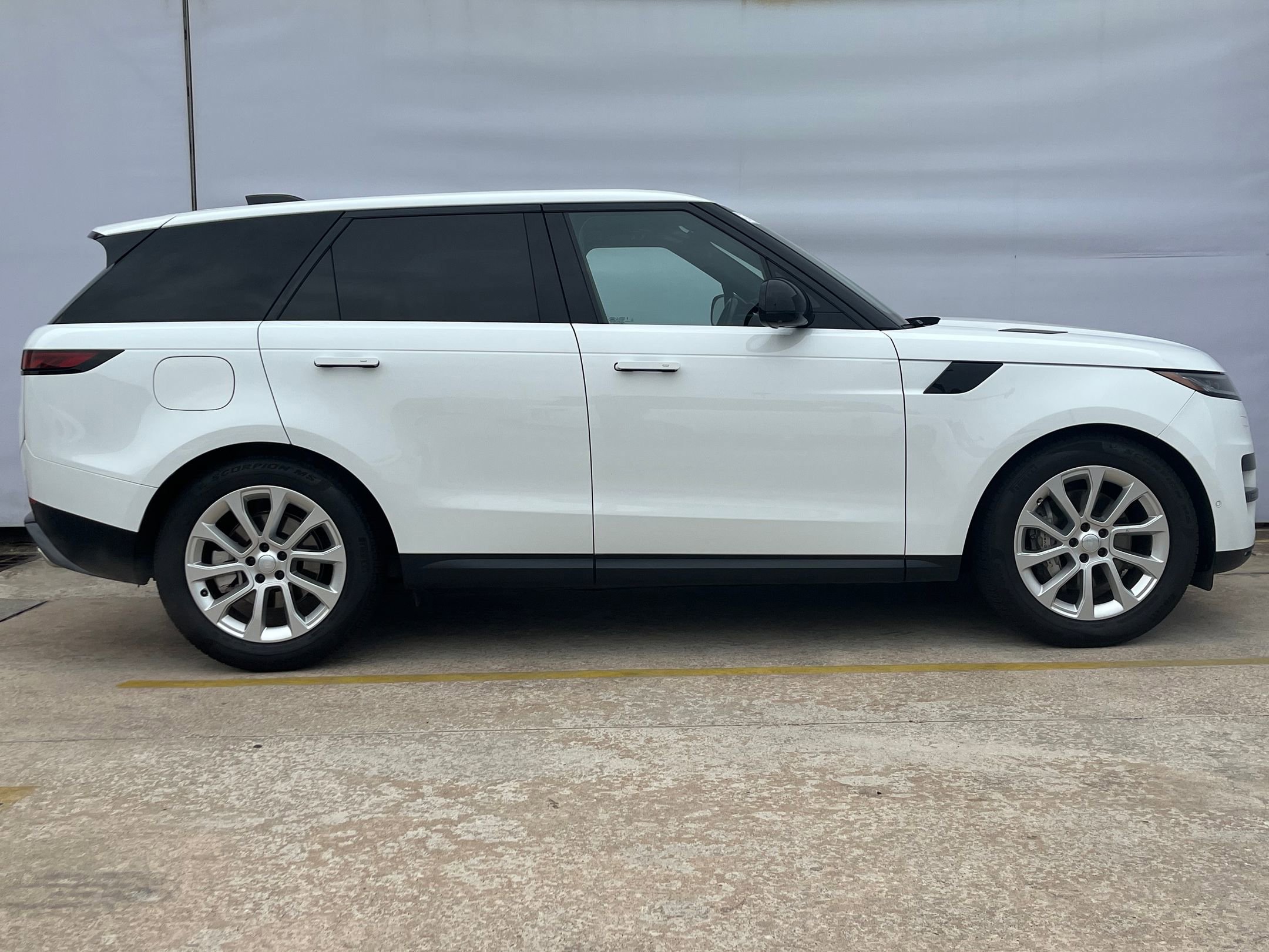 Certified 2025 Land Rover Range Rover Sport SE image 8