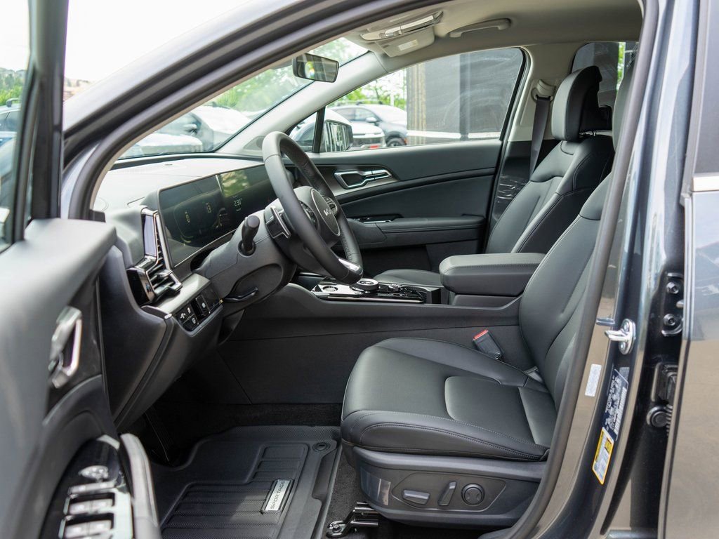 Used 2025 Kia Sportage EX image 11