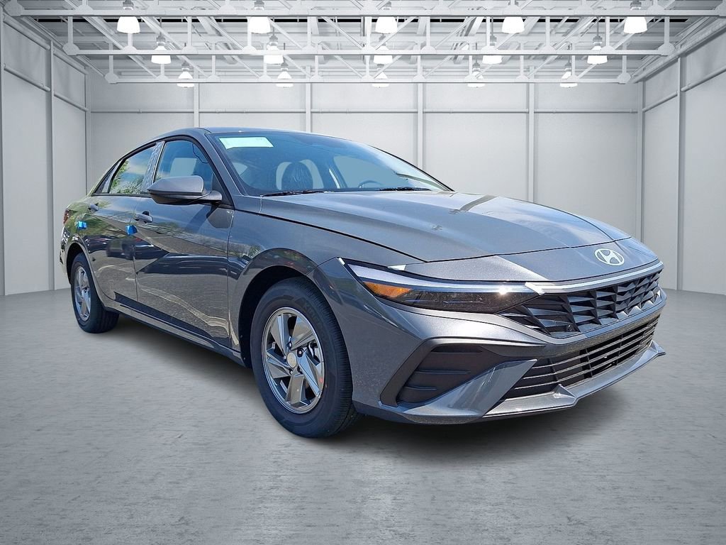 New 2026 Hyundai Elantra SE FWD image 4