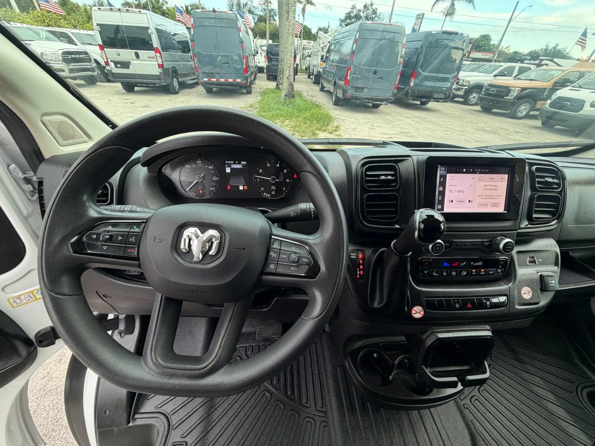 Used 2024 RAM ProMaster 2500 w/ Convenience Group FWD image 8