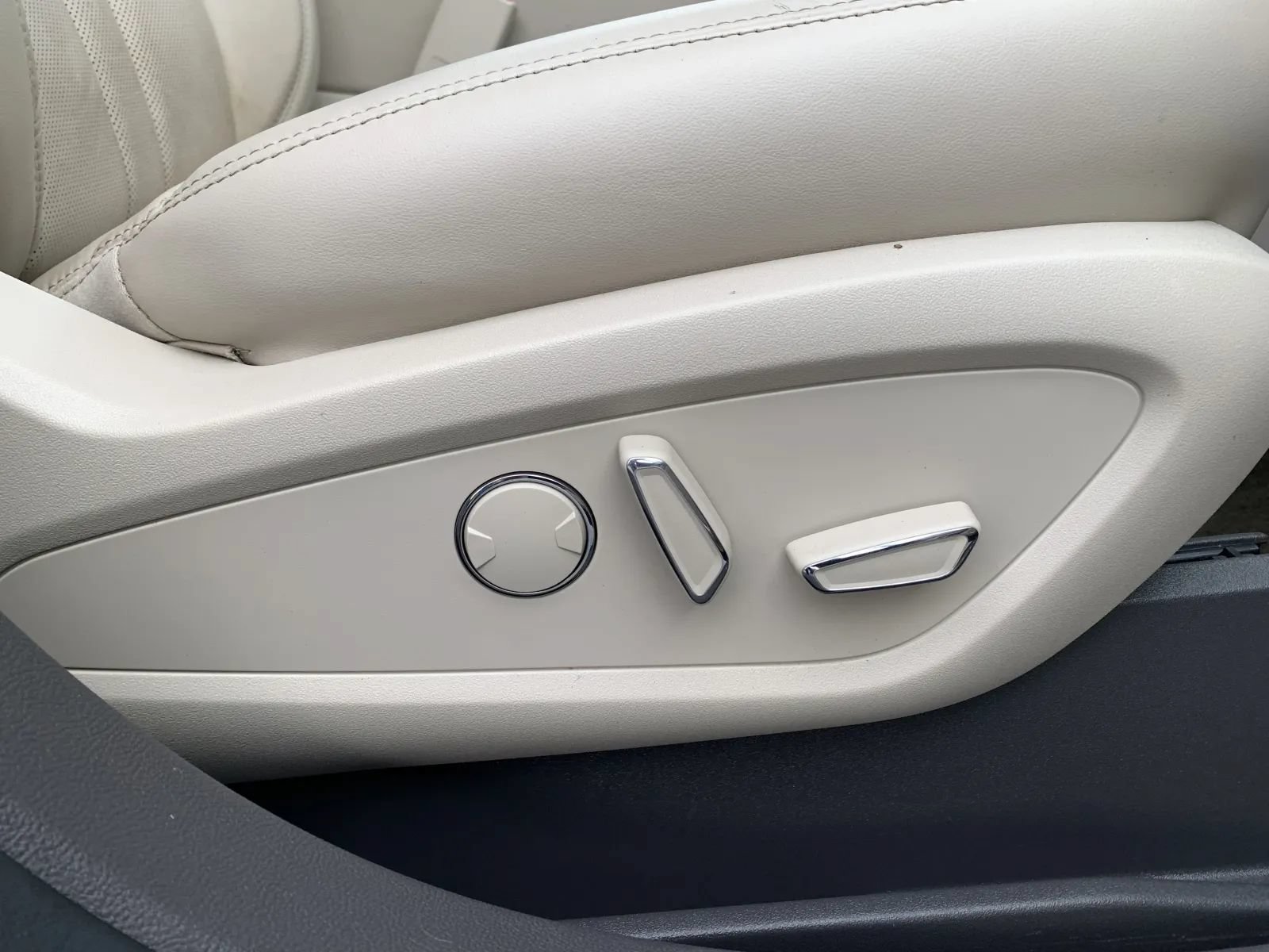 Used 2018 Lincoln MKX Reserve w/ Driver Assistance Package FWD image 28