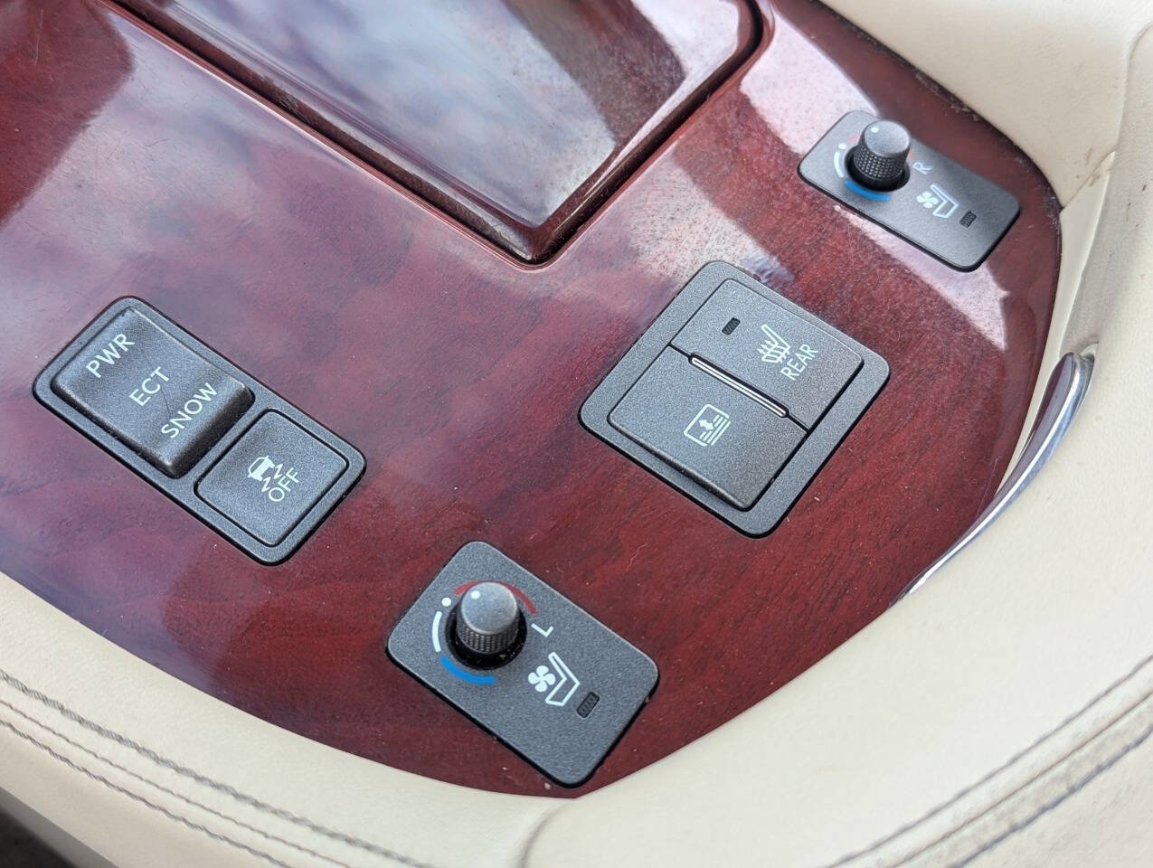 Used 2012 Lexus LS 460 w/ Luxury Value Edition image 32