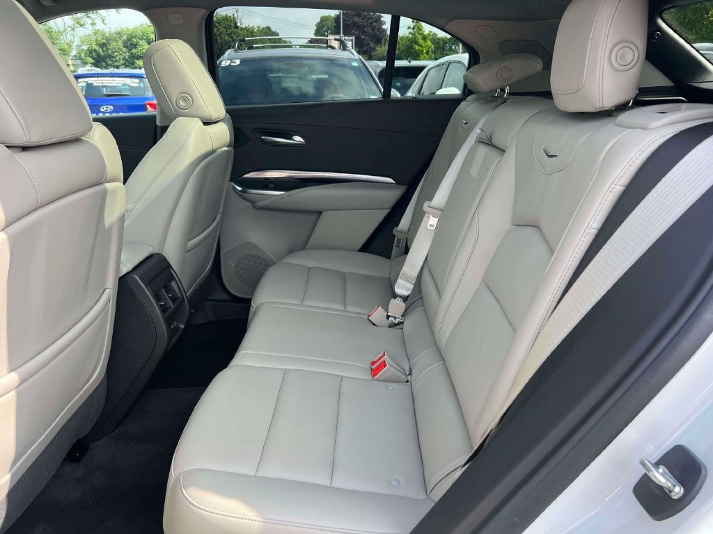 Used 2023 Cadillac XT4 Luxury w/ Cold Weather Package AWD/4WD image 11