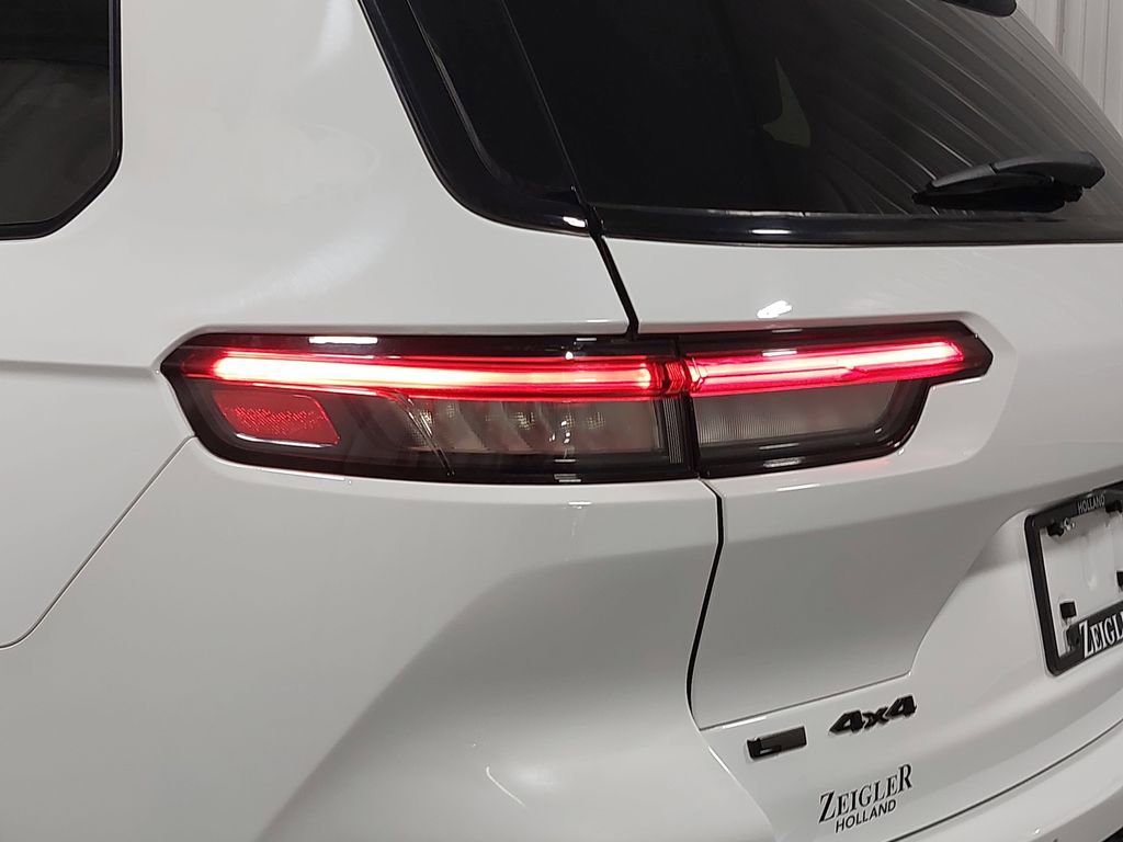 Used 2023 Jeep Grand Cherokee L Laredo image 37