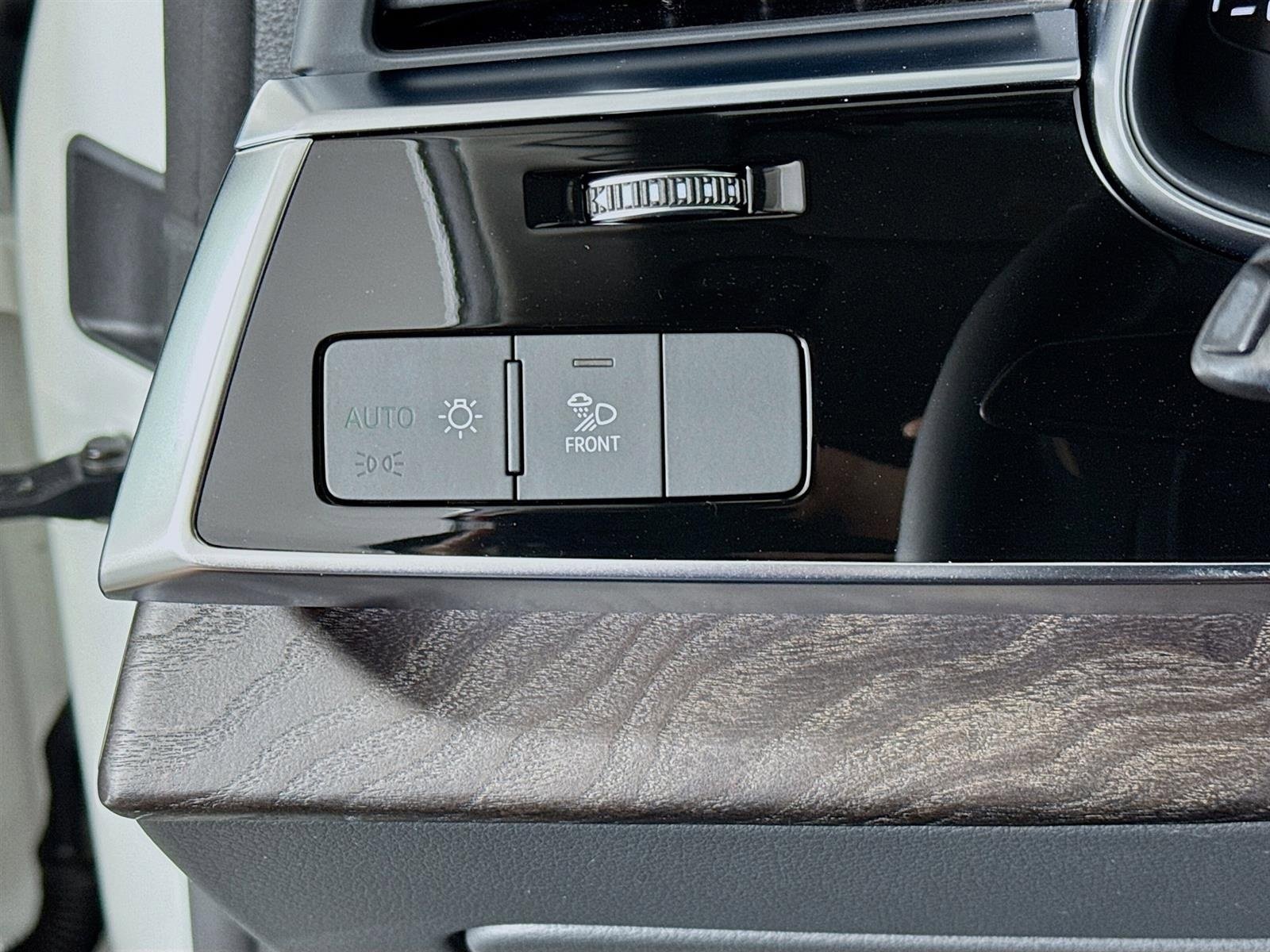 Used 2022 Audi Q8 Premium Plus AWD/4WD image 11
