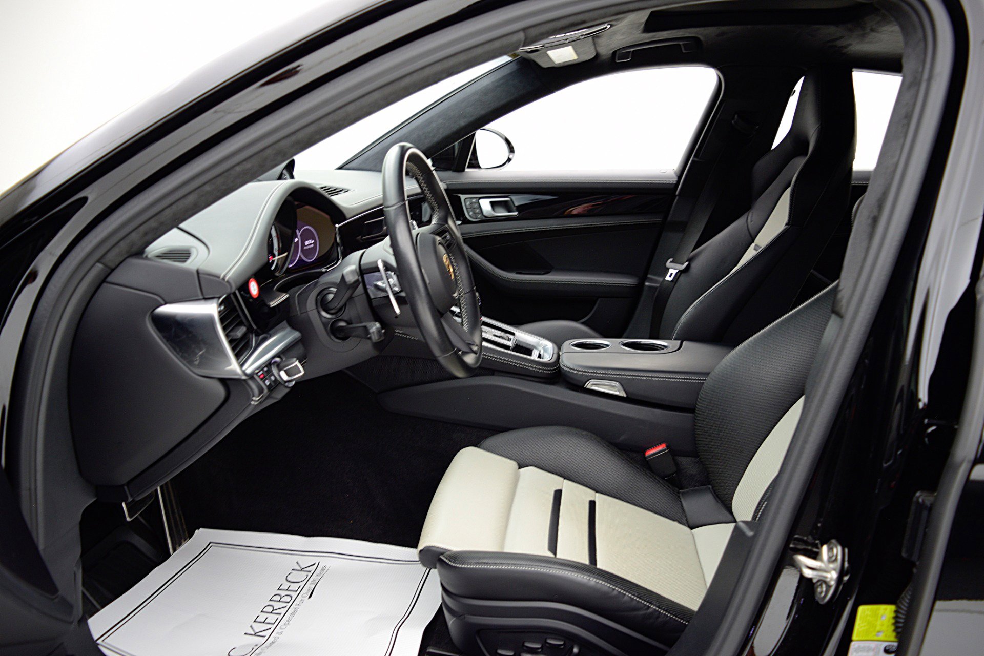 Used 2023 Porsche Panamera GTS image 32