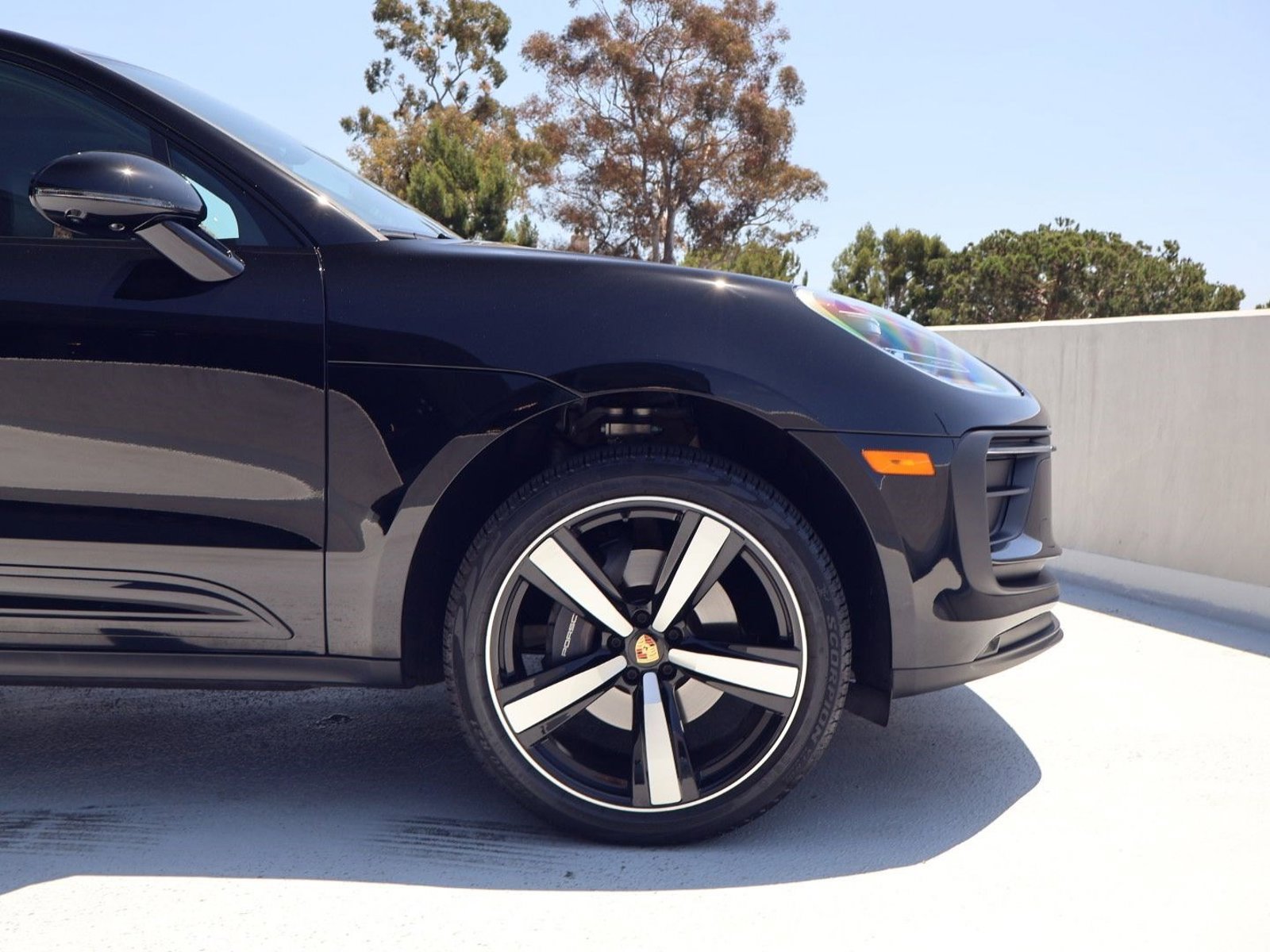 Certified 2025 Porsche Macan AWD/4WD image 11