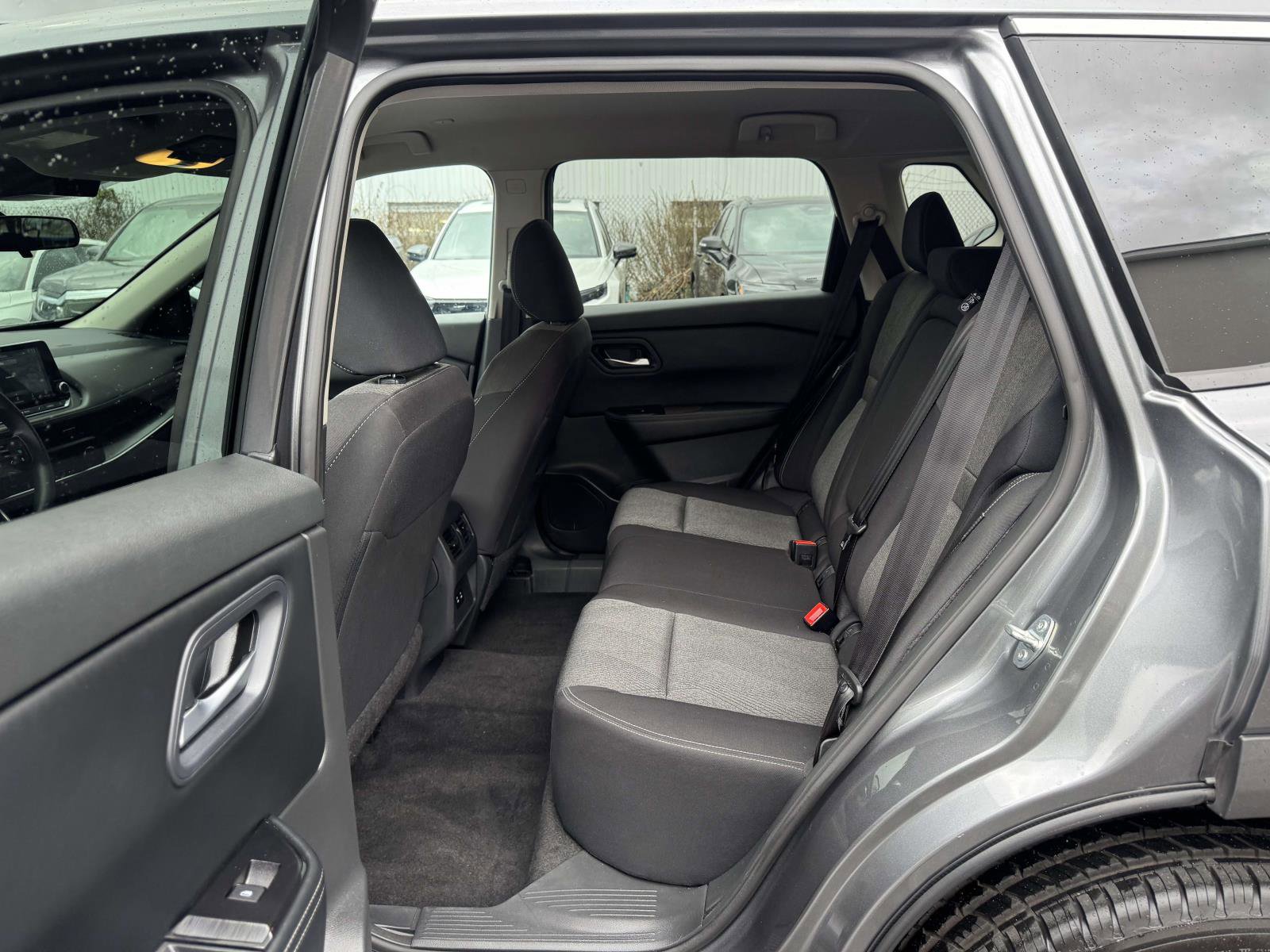 Used 2024 Nissan Rogue SV image 22