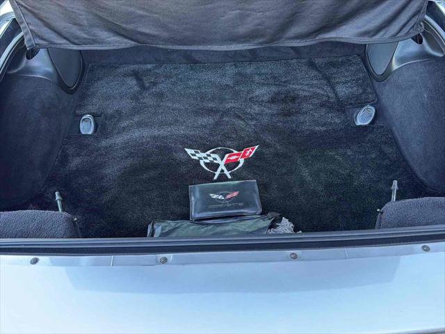 Used 2004 Chevrolet Corvette Coupe w/ Preferred Equipment Group image 21