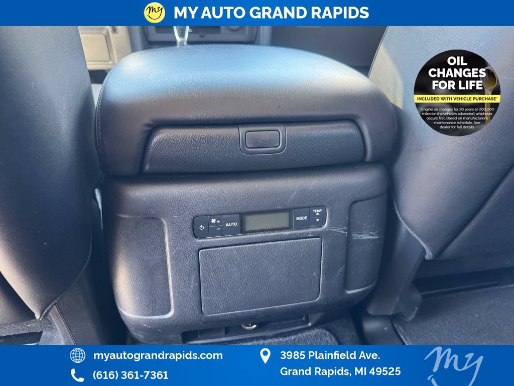 Used 2024 Nissan Armada SV AWD/4WD image 28