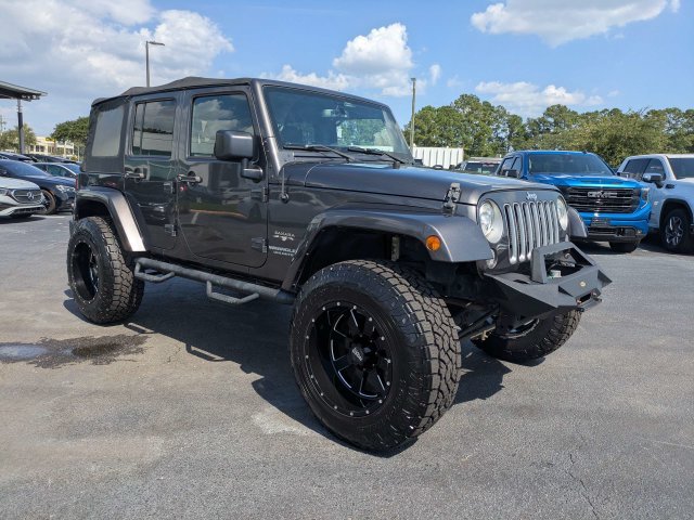 Used 2017 Jeep Wrangler Unlimited Sahara w/ Connectivity Group AWD/4WD image 2