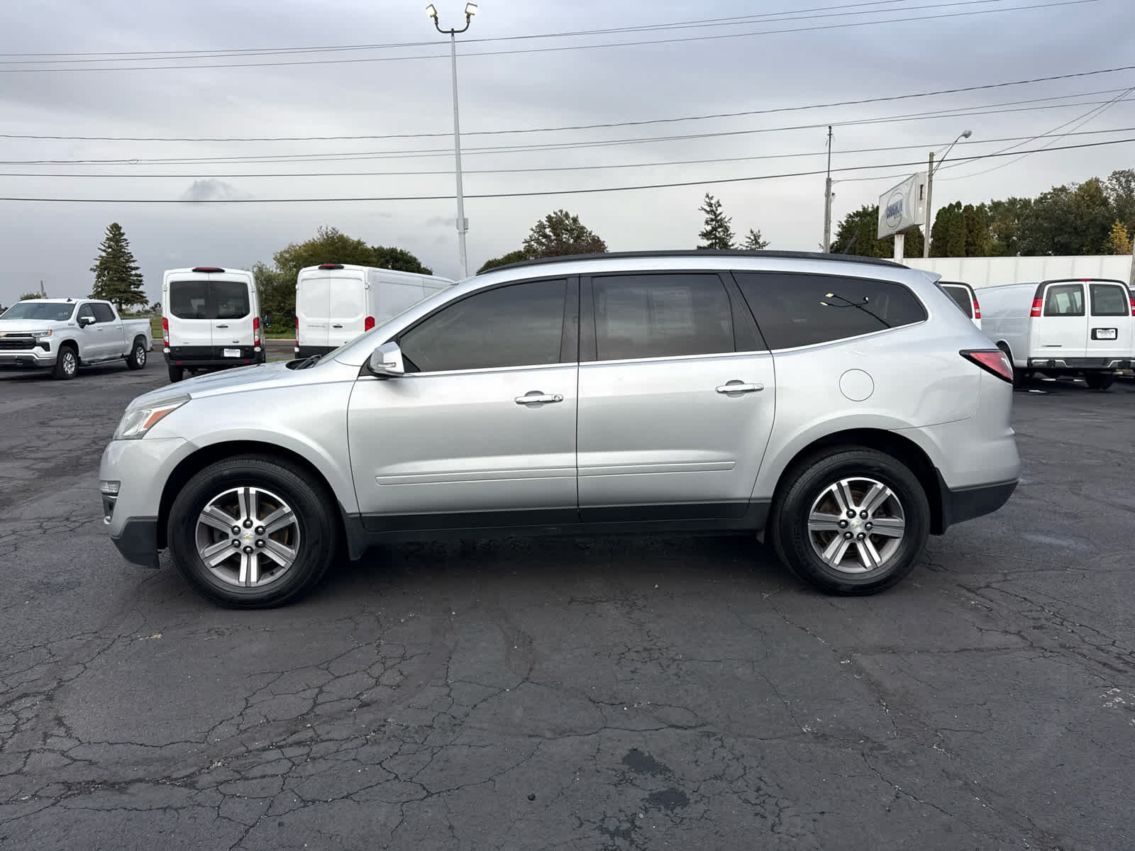 Used 2017 Chevrolet Traverse LT AWD/4WD image 2