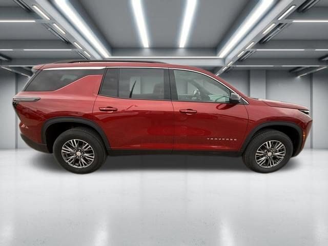 Used 2025 Chevrolet Traverse LT