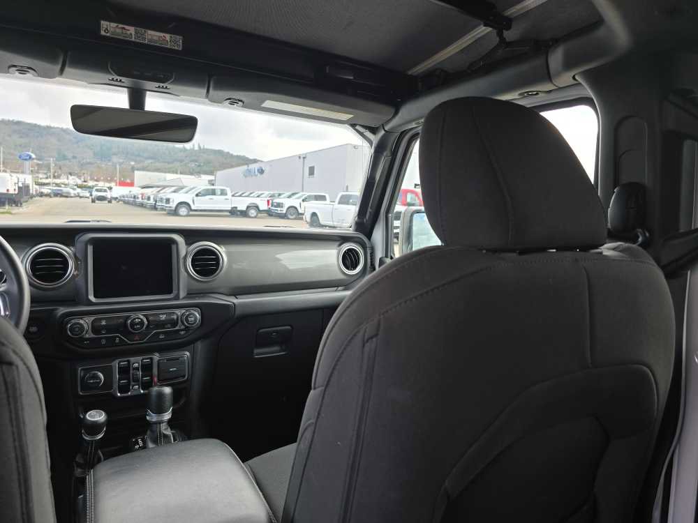 Used 2023 Jeep Wrangler Sahara image 14
