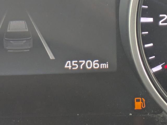 Used 2024 Kia Carnival LX FWD image 28