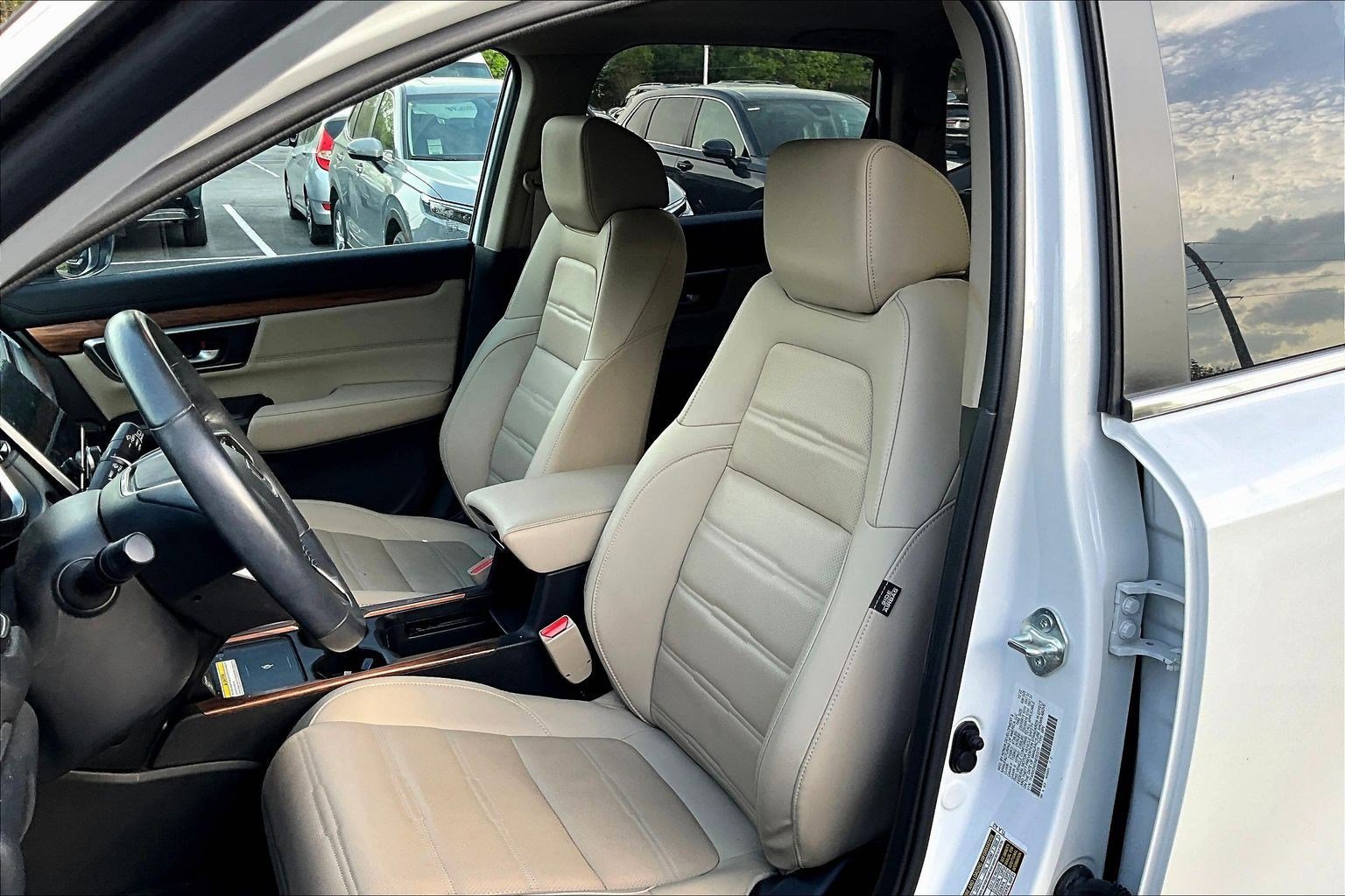 Used 2022 Honda CR-V Touring image 4