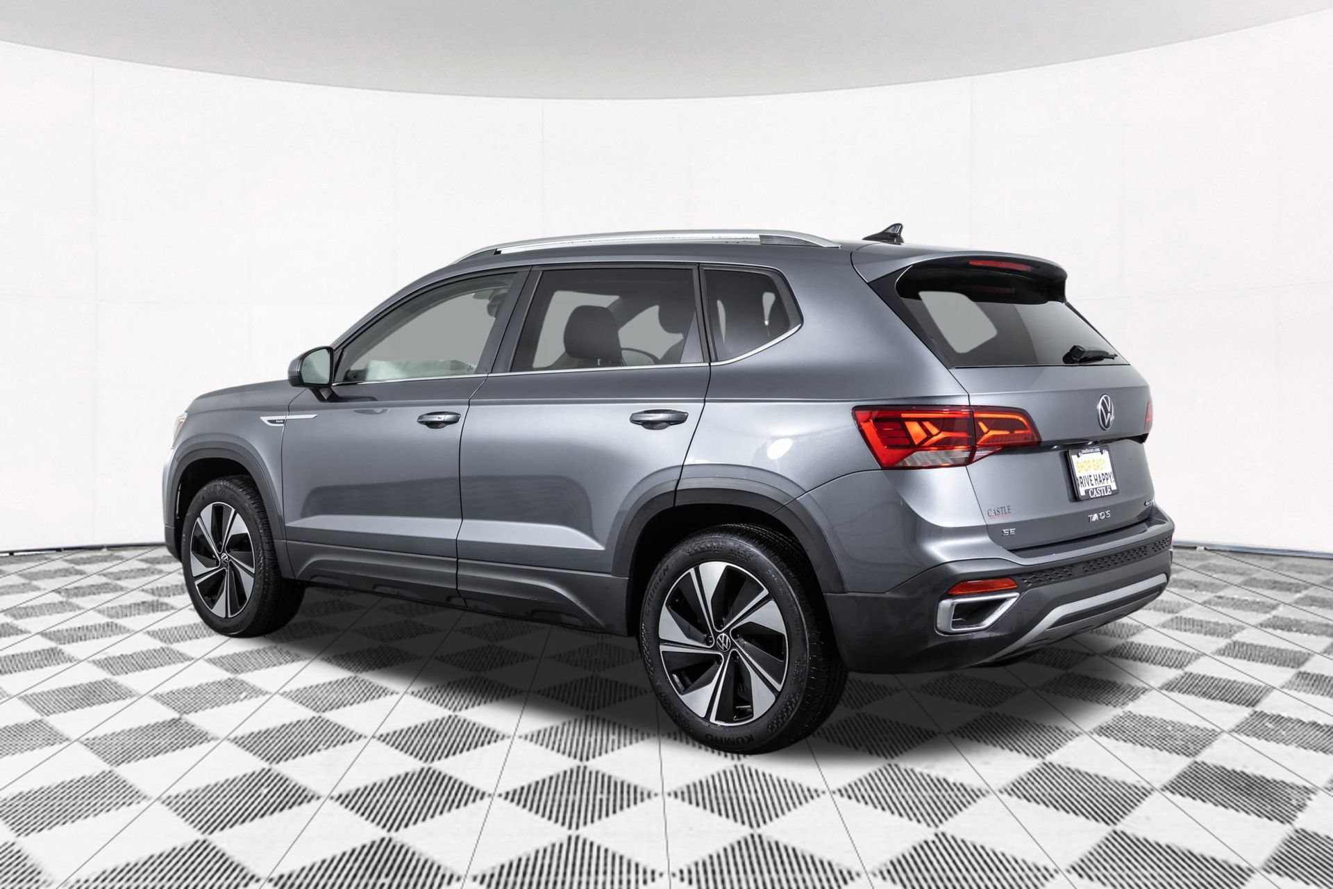 Used 2024 Volkswagen Taos SE w/ Panoramic Sunroof Package AWD/4WD image 16