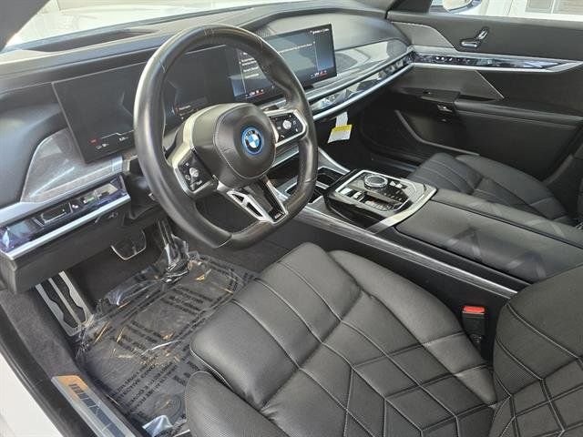Used 2024 BMW i7 xDrive60 image 10