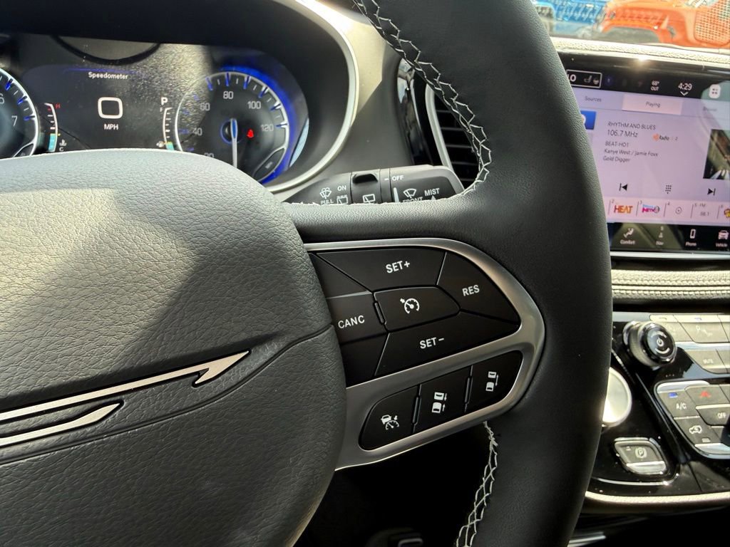 New 2027 Chrysler Pacifica Select FWD image 16