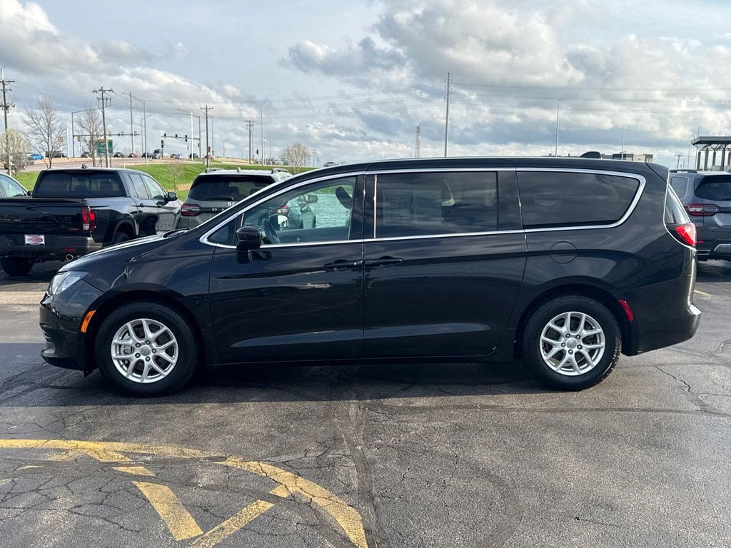 Used 2017 Chrysler Pacifica LX image 8