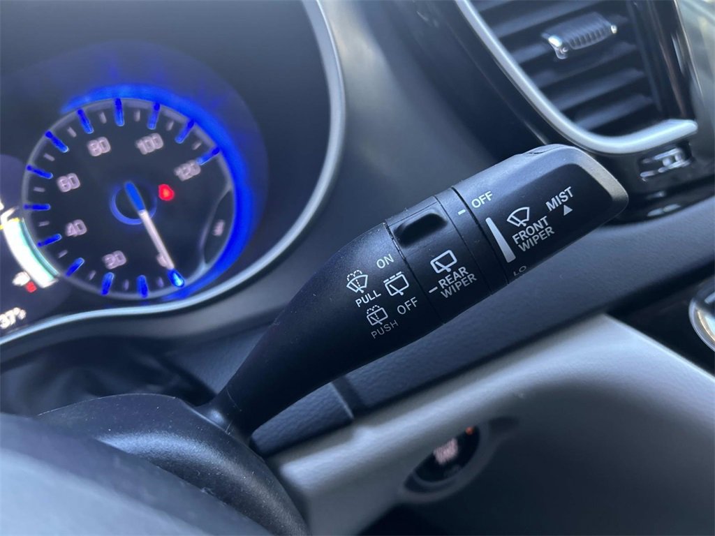 Used 2024 Chrysler Pacifica Touring-L image 29