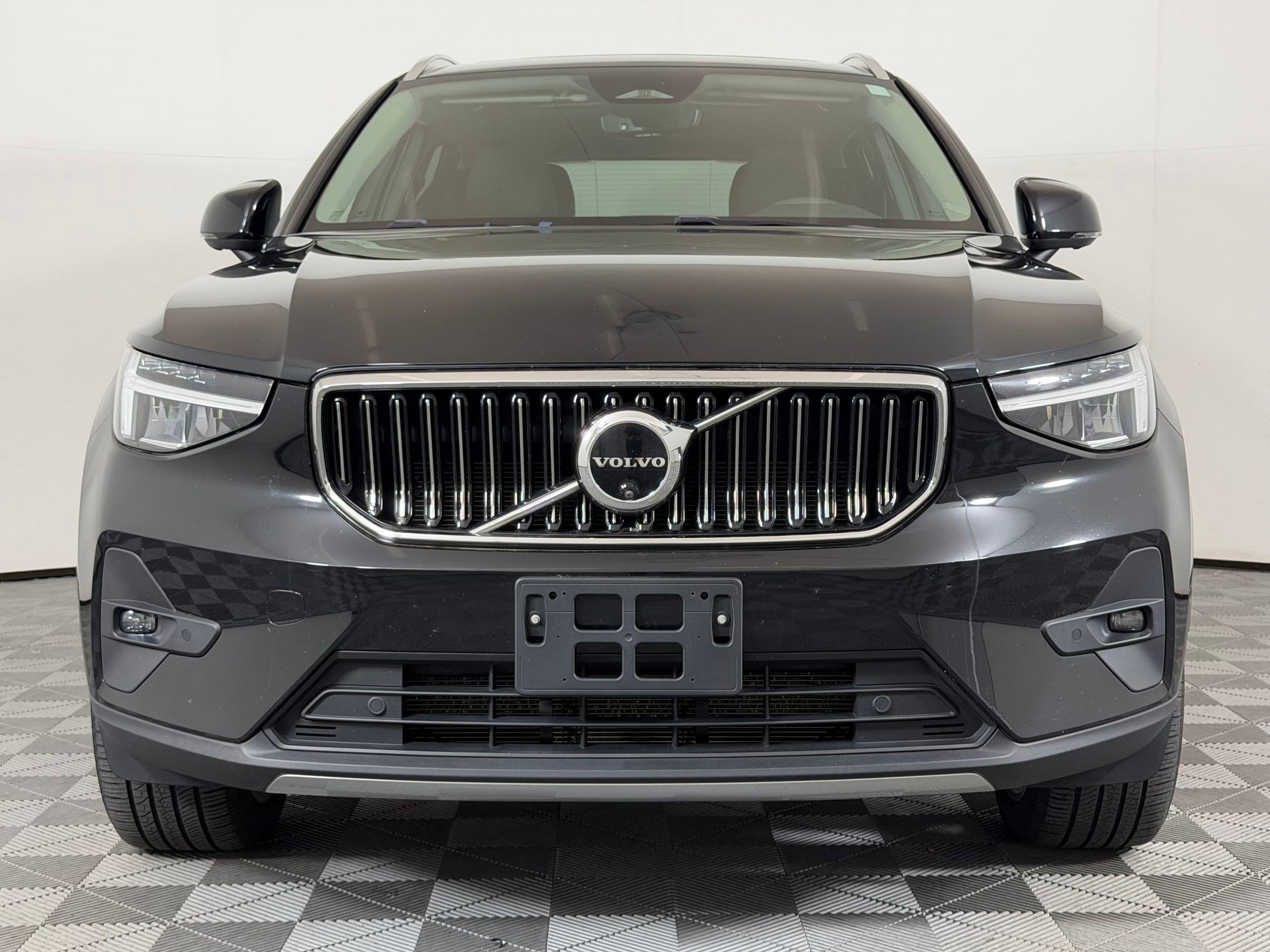 Used 2024 Volvo XC40 B5 Plus w/ Protection Package Premier AWD/4WD image 6