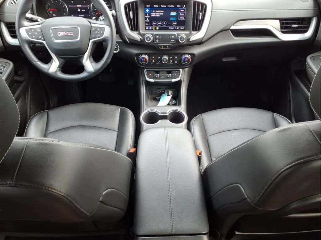 Used 2022 GMC Terrain SLT w/ LPO, 'HIT The Road' Package FWD image 10