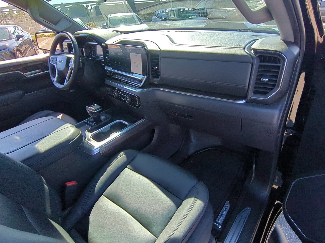 Used 2025 Chevrolet Silverado 1500 LT Trail Boss w/ Convenience Package II AWD/4WD image 29
