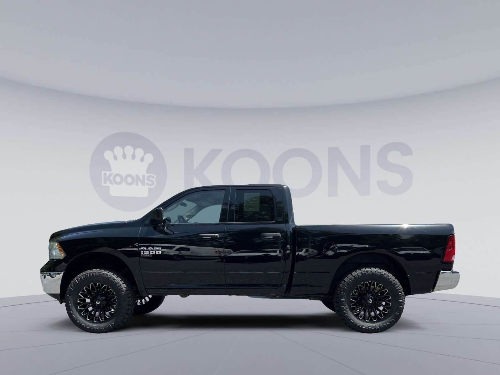 Used 2024 RAM 1500 Classic SLT AWD/4WD image 7