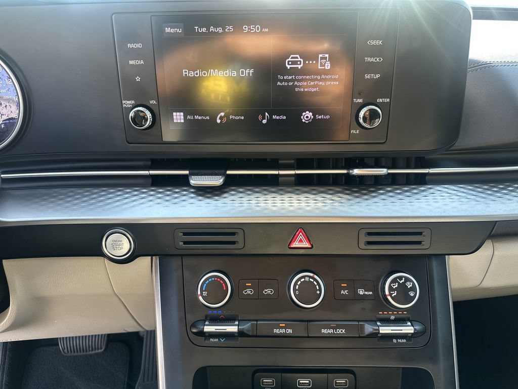 Used 2024 Kia Carnival LX FWD image 27