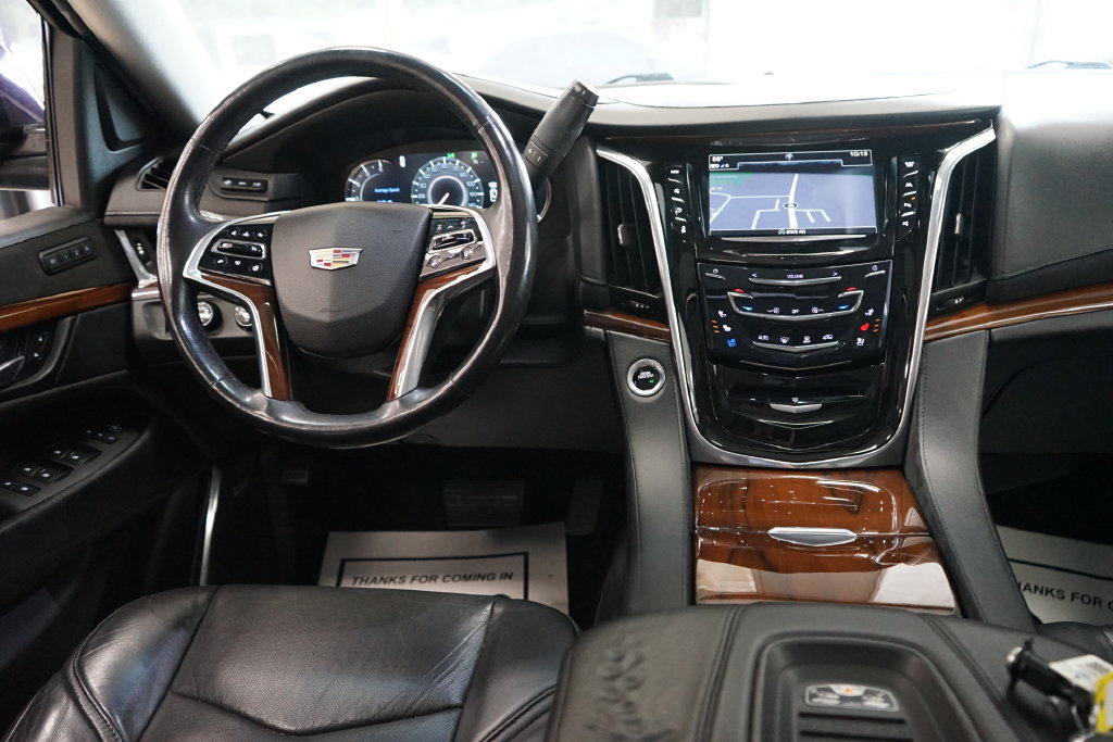 Used 2018 Cadillac Escalade Luxury AWD/4WD image 14