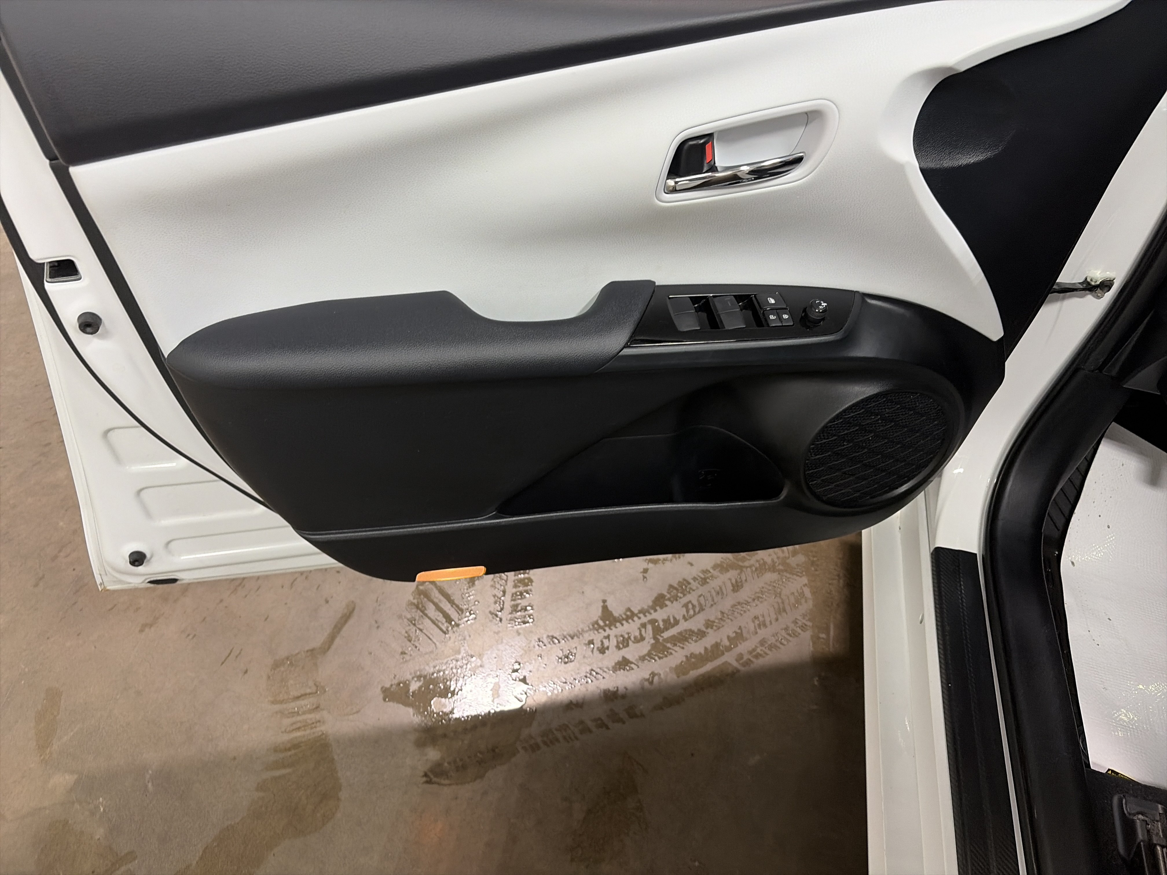Used 2022 Toyota Prius Prime Limited FWD image 10
