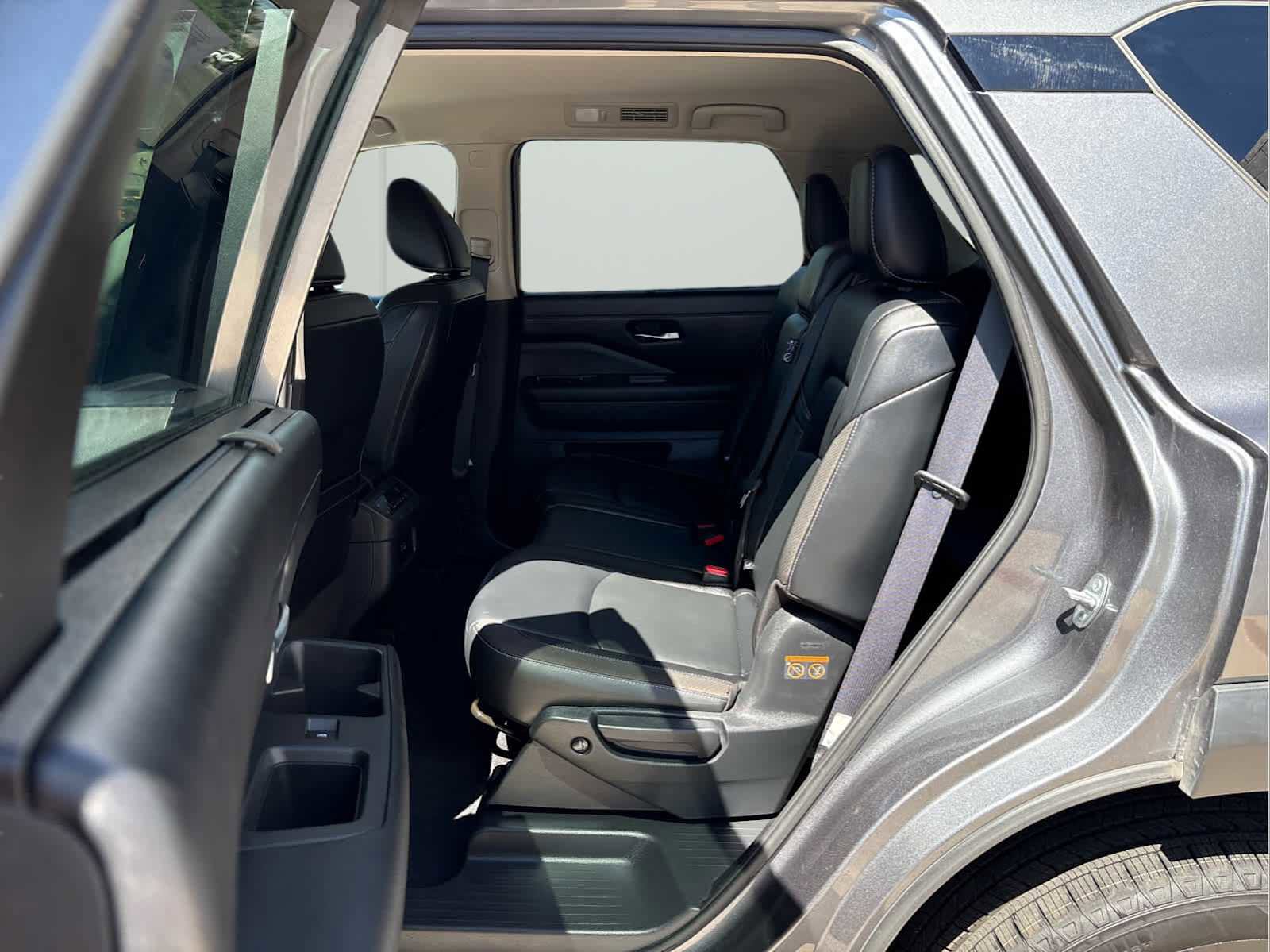 Used 2023 Nissan Pathfinder SL image 12