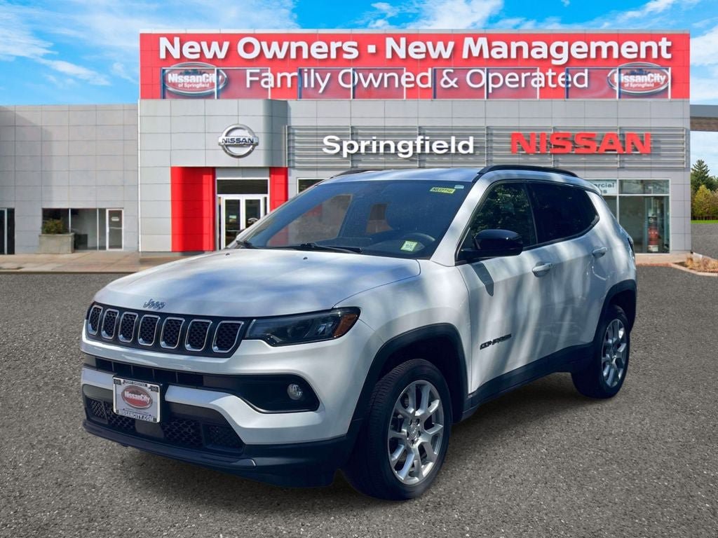 Used 2023 Jeep Compass Latitude AWD/4WD image 4