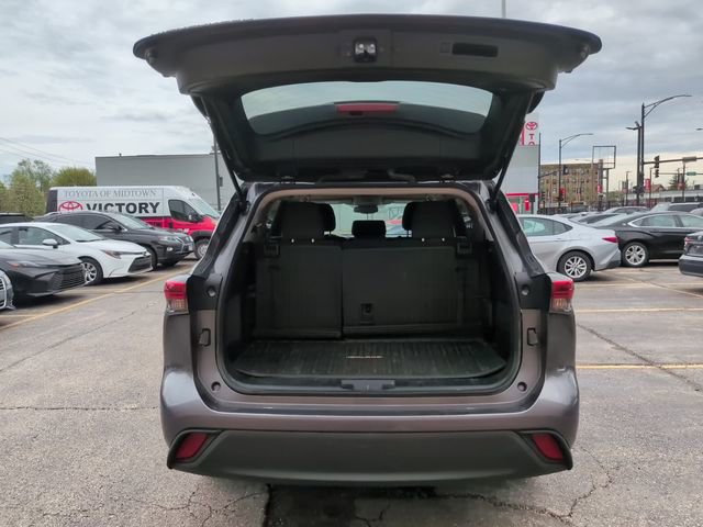 Used 2023 Toyota Highlander L FWD image 13