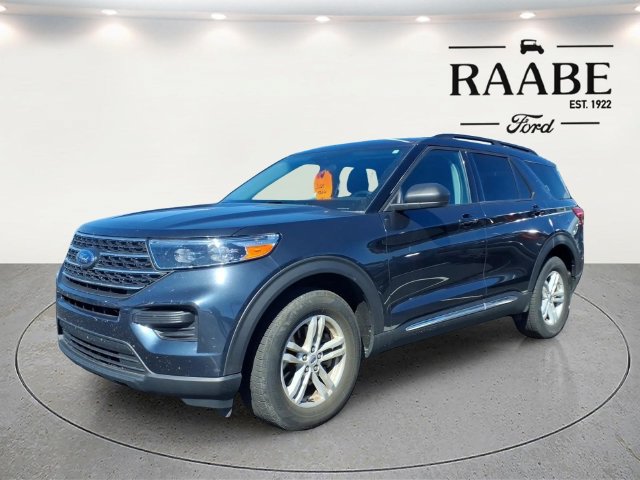 Used 2023 Ford Explorer XLT AWD/4WD image 3