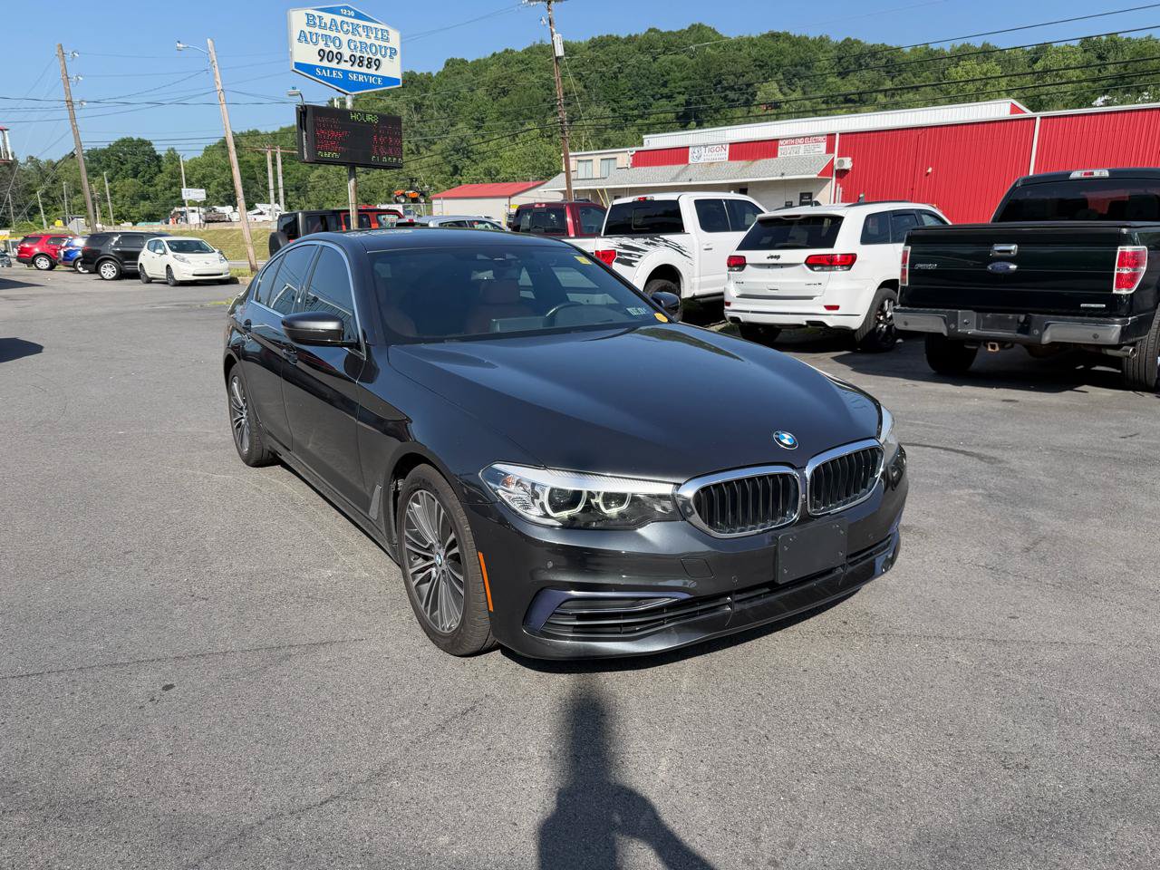 Used 2020 BMW 530i xDrive w/ Premium Package AWD/4WD image 3