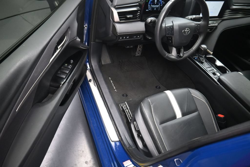 Used 2025 Toyota Camry SE w/ Convenience Package FWD image 12