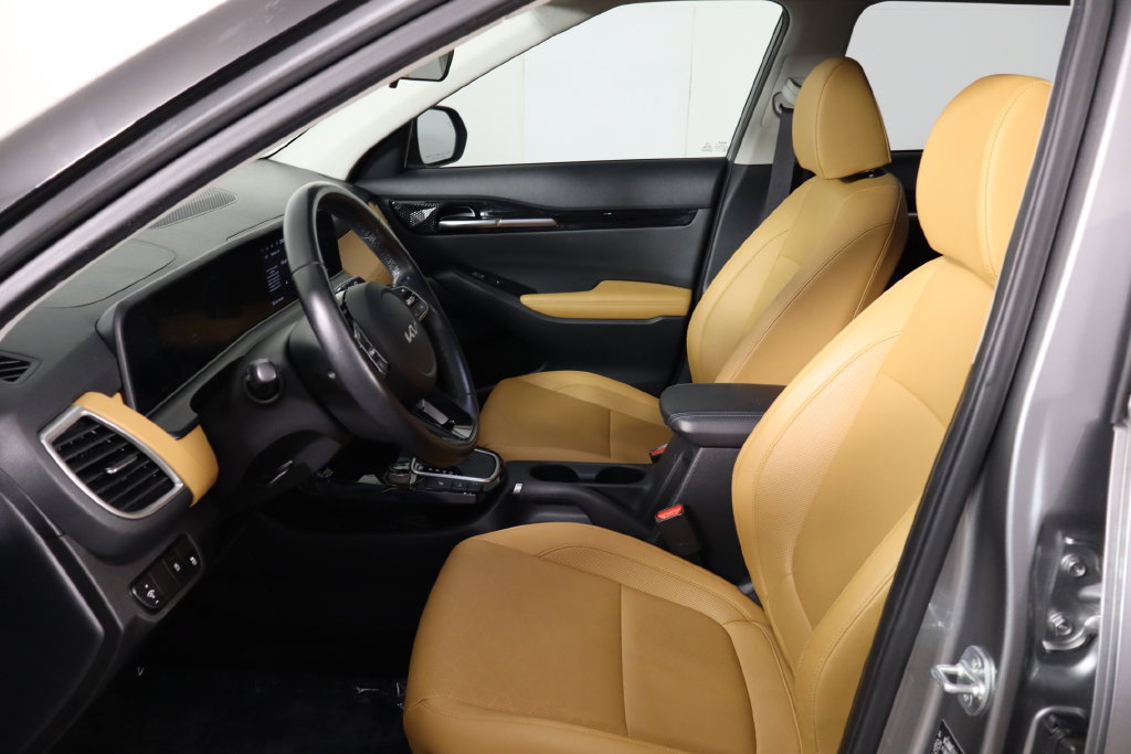 Used 2024 Kia Seltos EX FWD image 14