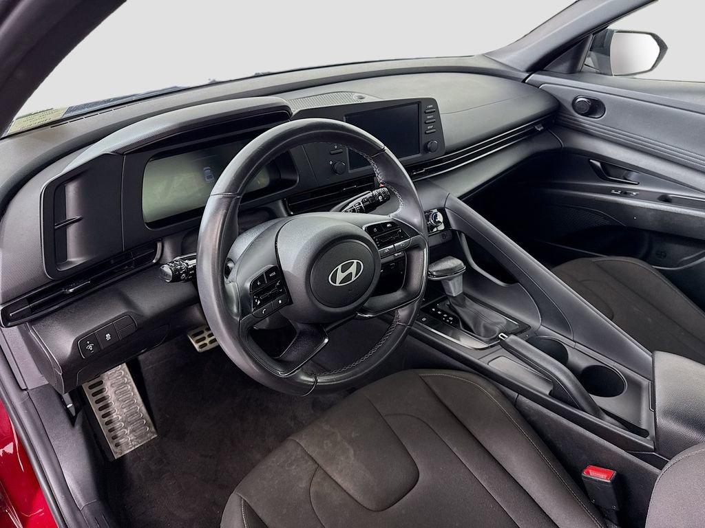 Certified 2025 Hyundai Elantra Sport FWD image 9