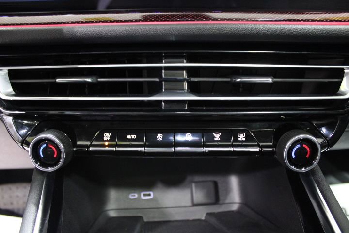 Used 2024 Chevrolet Traverse RS w/ LPO, Floor Liner Package image 35