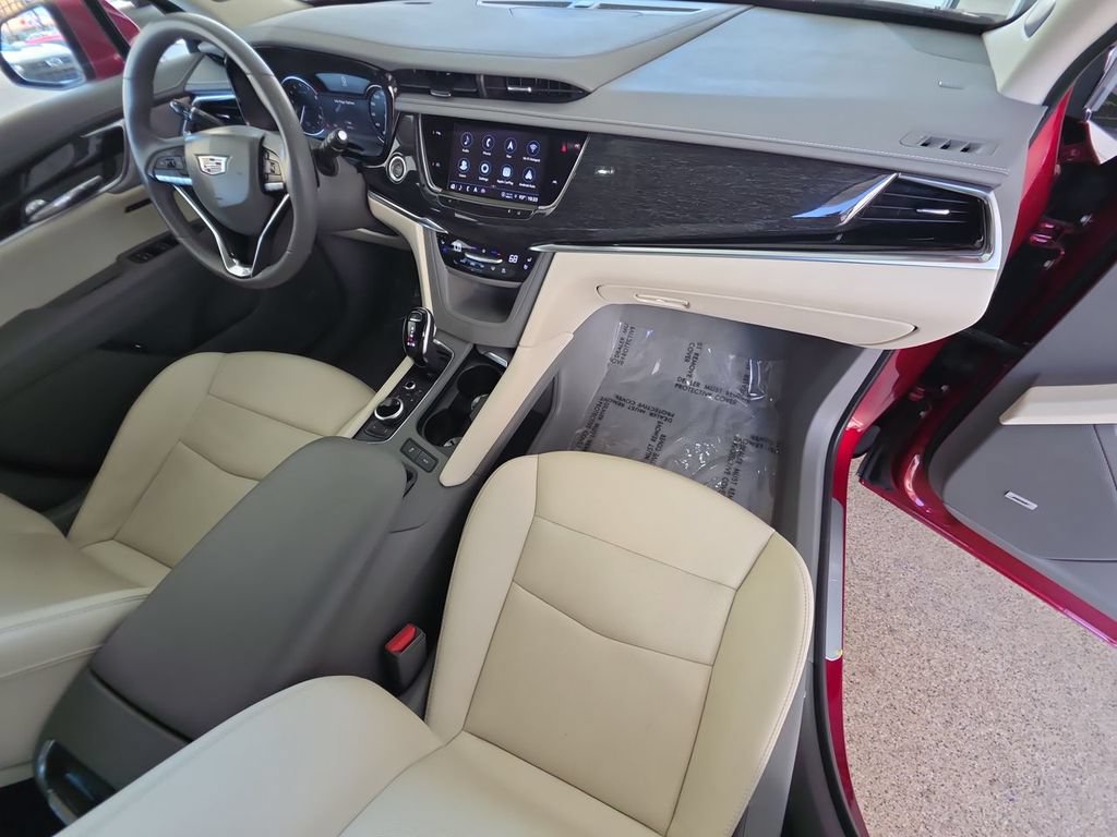 Used 2023 Cadillac XT6 Premium Luxury w/ LPO, Premium Carpet Package FWD image 30