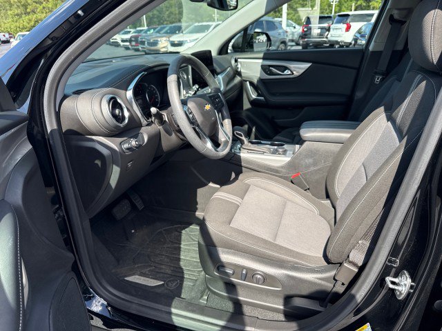 Used 2025 Chevrolet Blazer LT w/ Convenience Package FWD image 17
