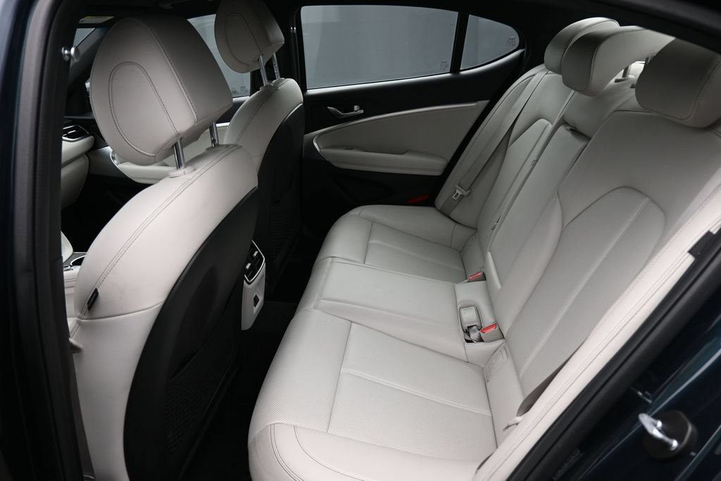 Used 2024 Genesis G70 2.5T RWD image 12